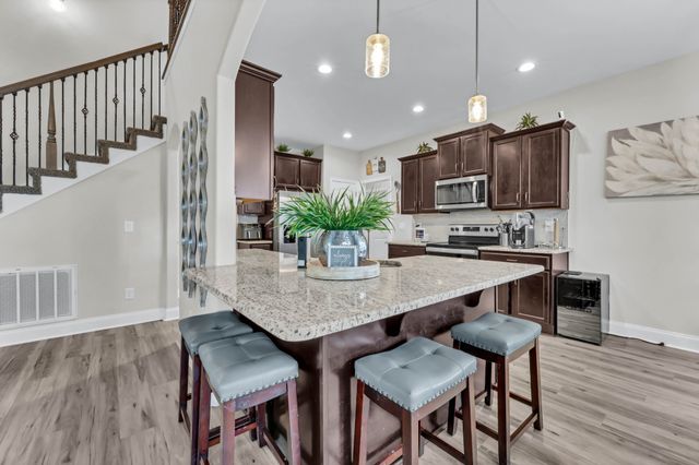 106 David Keith Ln, Clarksville, TN 37042