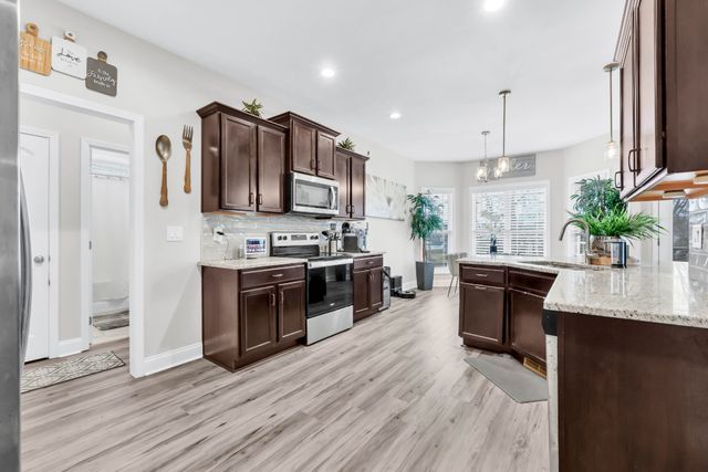 106 David Keith Ln, Clarksville, TN 37042