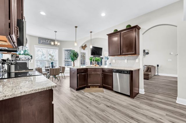 106 David Keith Ln, Clarksville, TN 37042