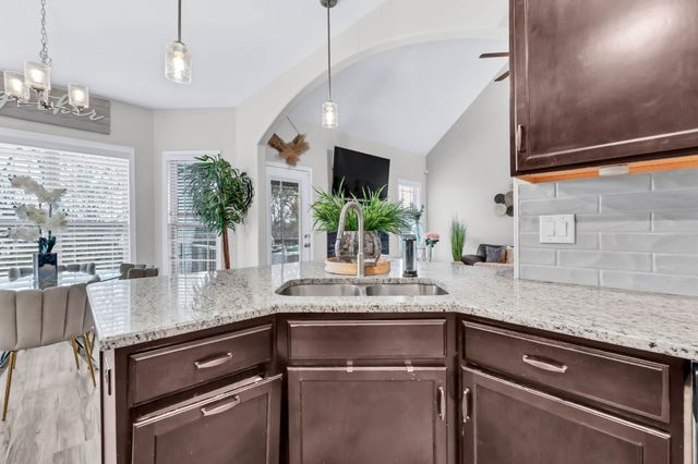 106 David Keith Ln, Clarksville, TN 37042