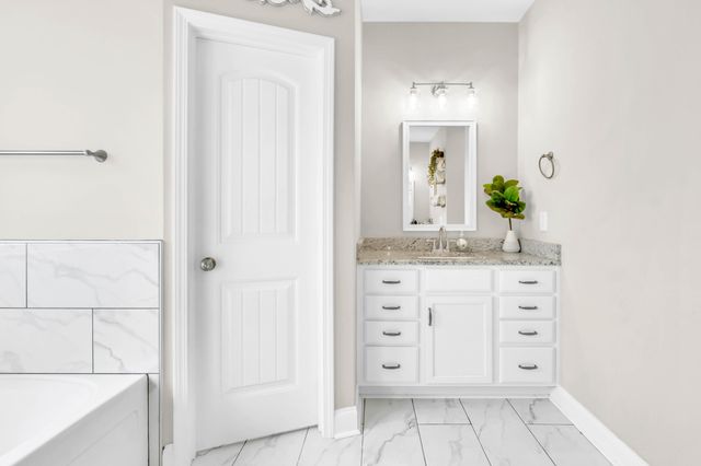 106 David Keith Ln, Clarksville, TN 37042