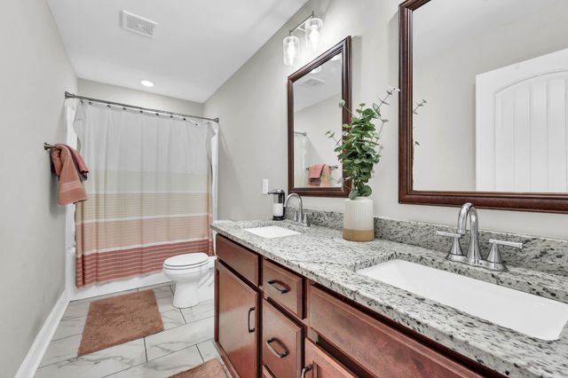 106 David Keith Ln, Clarksville, TN 37042