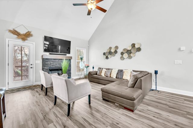 106 David Keith Ln, Clarksville, TN 37042