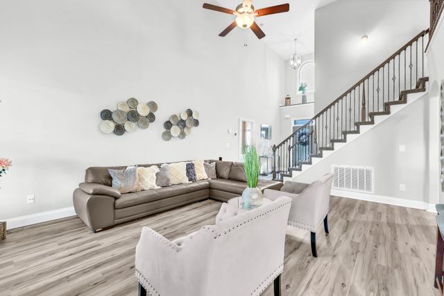 106 David Keith Ln, Clarksville, TN 37042