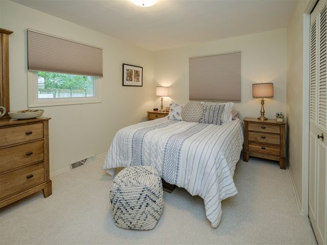 5482 Lindenwood Street, Kalamazoo, MI 49004