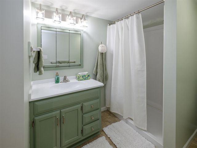 5482 Lindenwood Street, Kalamazoo, MI 49004