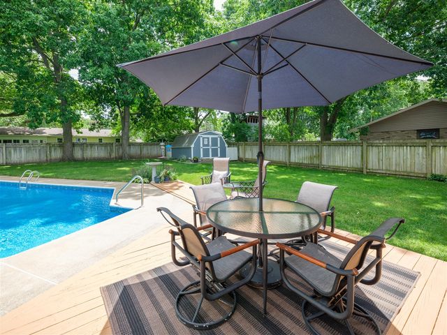 5482 Lindenwood Street, Kalamazoo, MI 49004