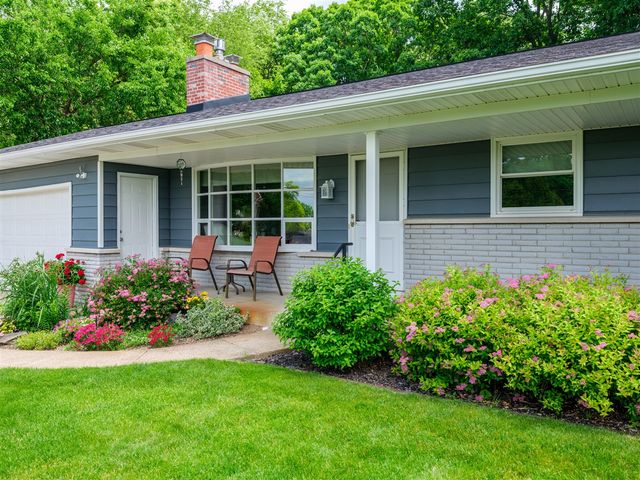 5482 Lindenwood Street, Kalamazoo, MI 49004