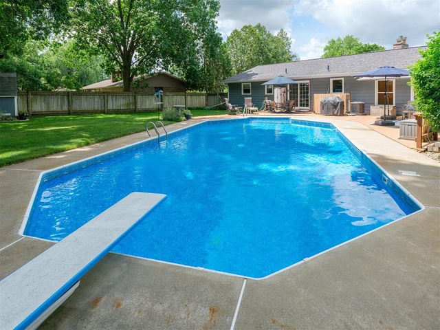 5482 Lindenwood Street, Kalamazoo, MI 49004