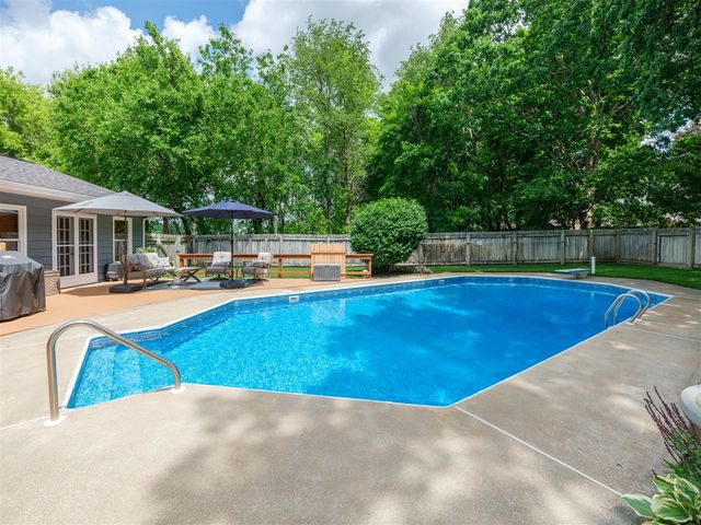 5482 Lindenwood Street, Kalamazoo, MI 49004