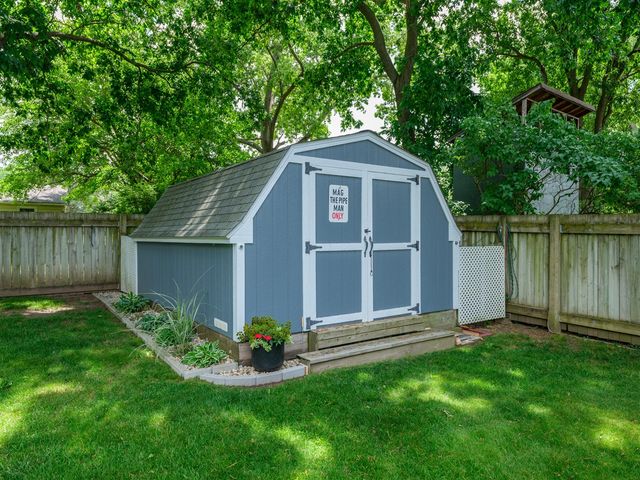 5482 Lindenwood Street, Kalamazoo, MI 49004