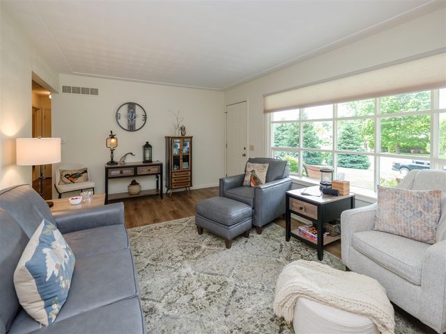 5482 Lindenwood Street, Kalamazoo, MI 49004