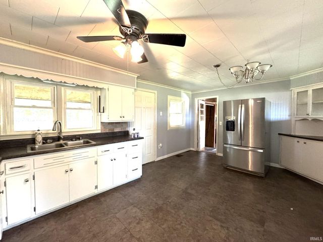 3416 S Valley Avenue, Marion, IN 46953