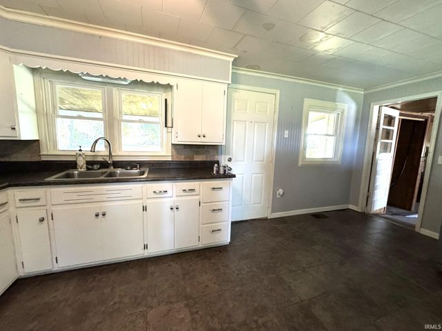 3416 S Valley Avenue, Marion, IN 46953