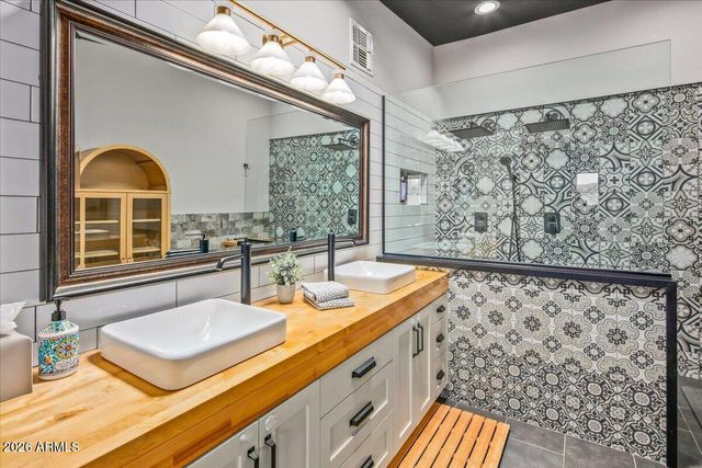 12101 N 36TH Street, Phoenix, AZ 85028