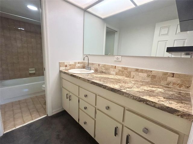 2275 62ND AVENUE N 101, St Petersburg, FL 33702