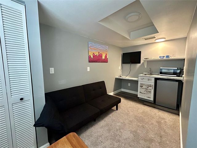 2275 62ND AVENUE N 101, St Petersburg, FL 33702