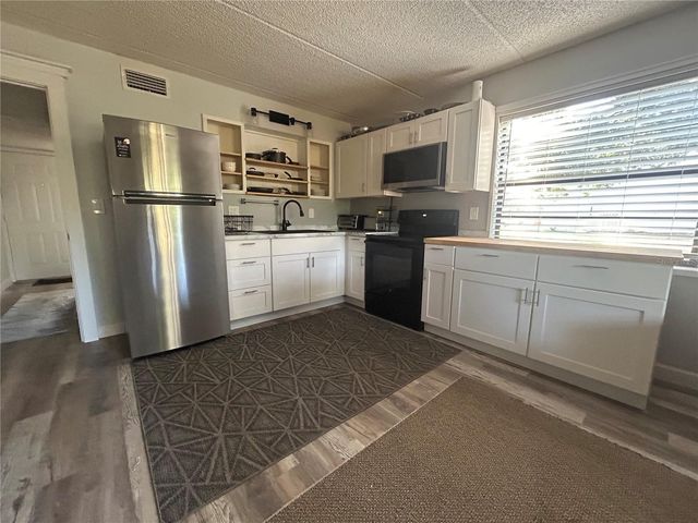 2275 62ND AVENUE N 101, St Petersburg, FL 33702