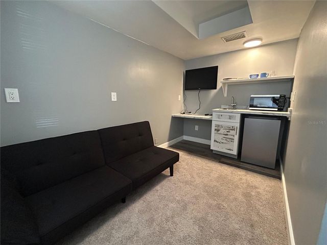 2275 62ND AVENUE N 101, St Petersburg, FL 33702