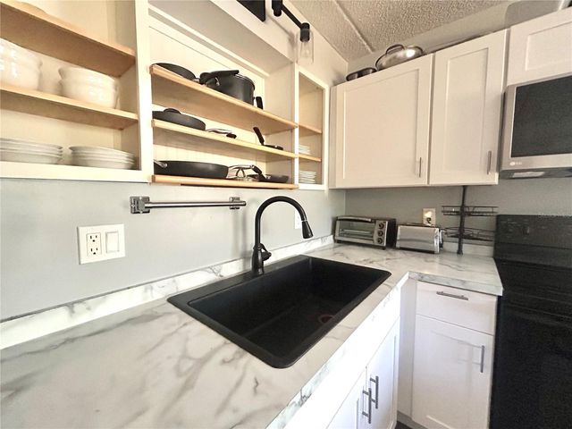 2275 62ND AVENUE N 101, St Petersburg, FL 33702