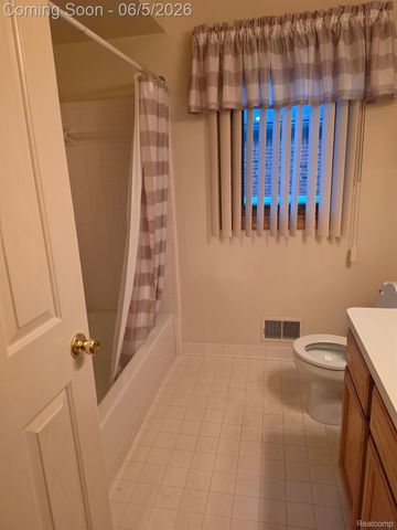 30726 Thistle Avenue, Chesterfield Township, MI 48051