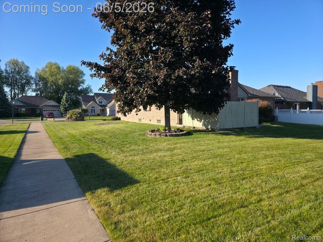 30726 Thistle Avenue, Chesterfield Township, MI 48051