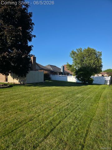 30726 Thistle Avenue, Chesterfield Township, MI 48051