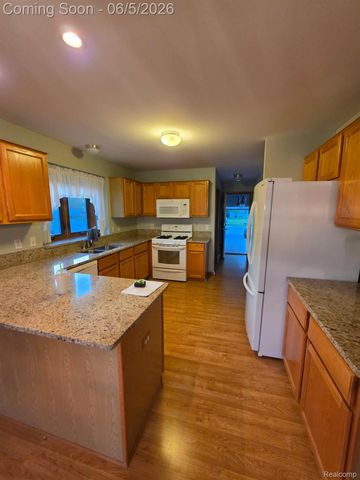 30726 Thistle Avenue, Chesterfield Township, MI 48051