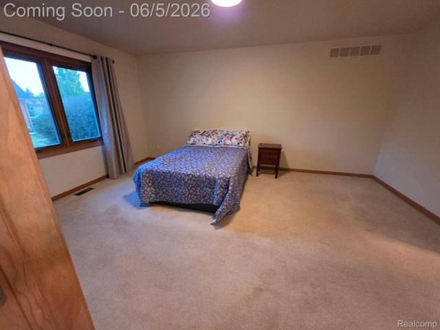 30726 Thistle Avenue, Chesterfield Township, MI 48051