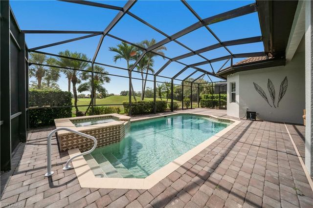 7672 Sussex CT, Naples, FL 34113