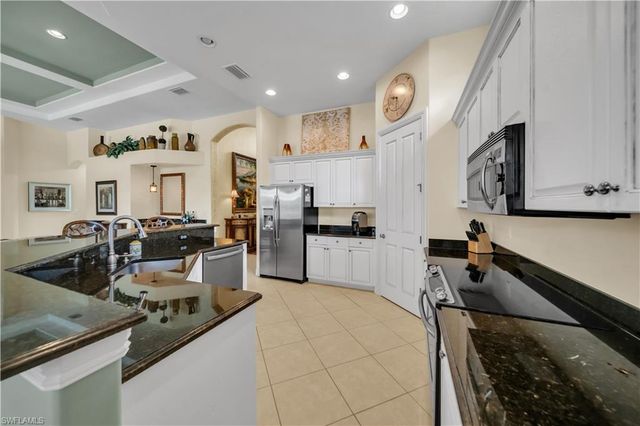 7672 Sussex CT, Naples, FL 34113