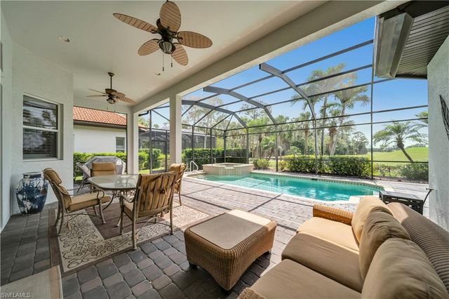 7672 Sussex CT, Naples, FL 34113