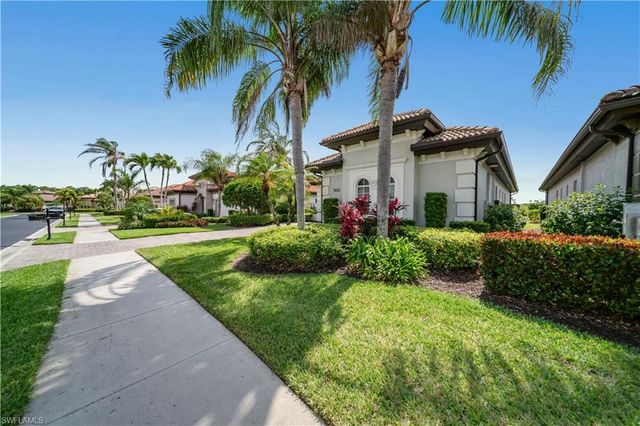 7672 Sussex CT, Naples, FL 34113
