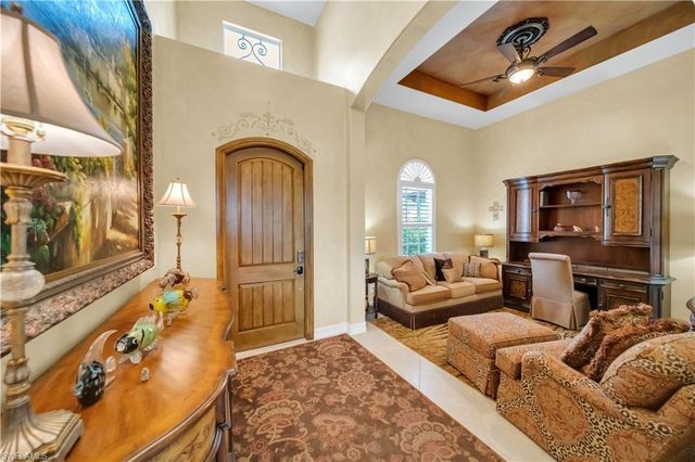 7672 Sussex CT, Naples, FL 34113