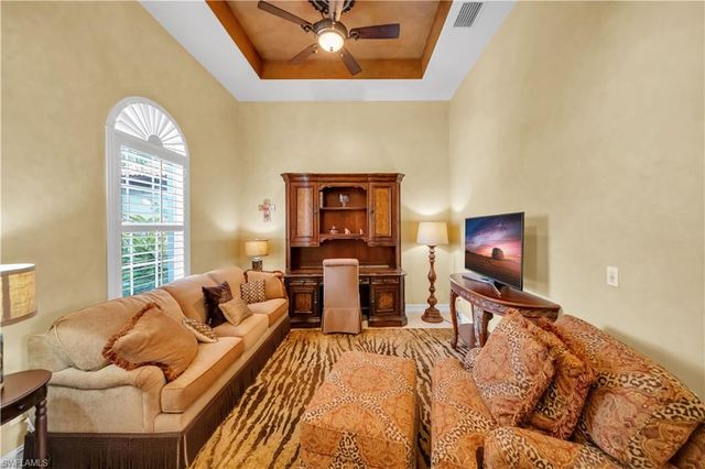 7672 Sussex CT, Naples, FL 34113