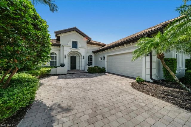 7672 Sussex CT, Naples, FL 34113