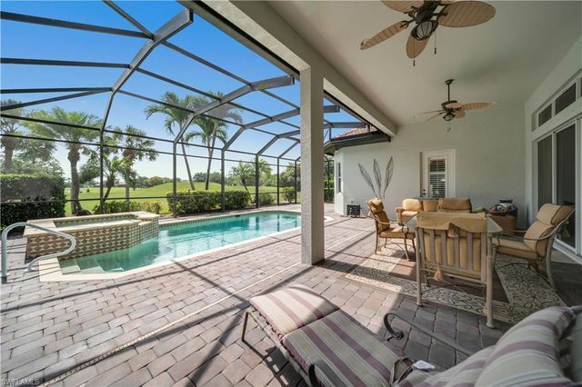 7672 Sussex CT, Naples, FL 34113