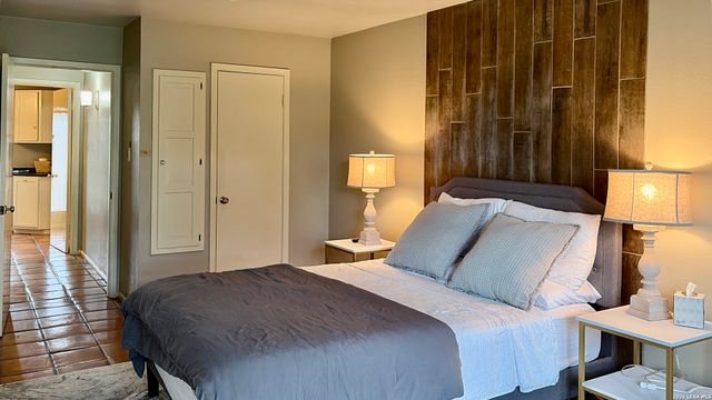 8915 Datapoint Dr Apt 44B, San Antonio, TX 78229