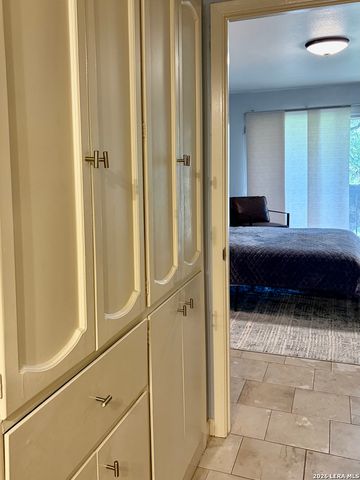 8915 Datapoint Dr Apt 44B, San Antonio, TX 78229