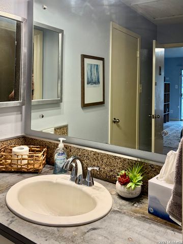 8915 Datapoint Dr Apt 44B, San Antonio, TX 78229