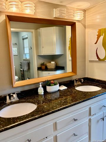 8915 Datapoint Dr Apt 44B, San Antonio, TX 78229