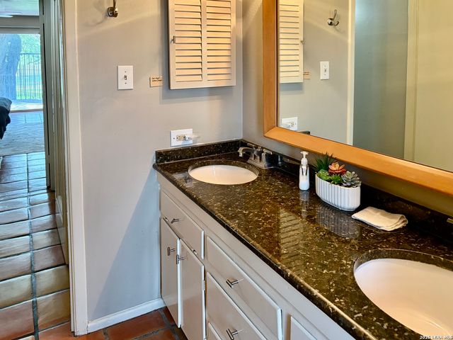8915 Datapoint Dr Apt 44B, San Antonio, TX 78229