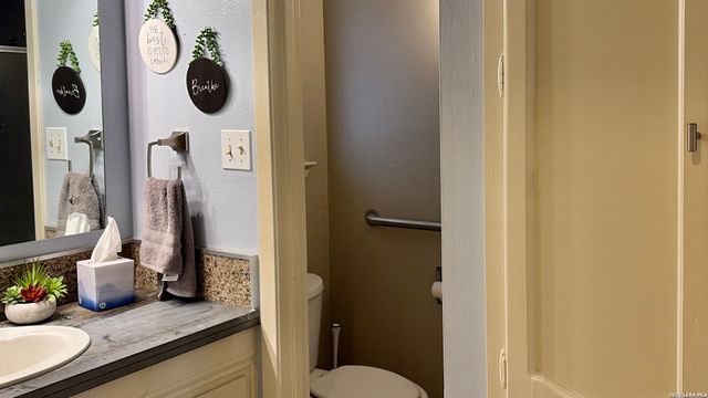 8915 Datapoint Dr Apt 44B, San Antonio, TX 78229