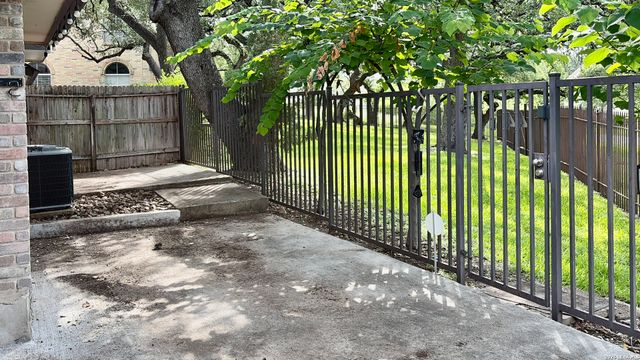 8915 Datapoint Dr Apt 44B, San Antonio, TX 78229
