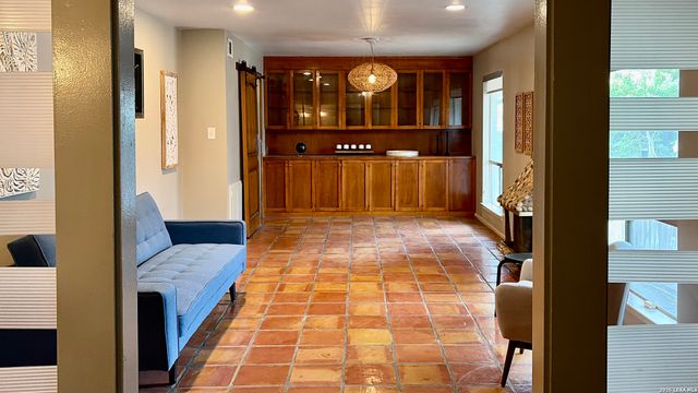 8915 Datapoint Dr Apt 44B, San Antonio, TX 78229