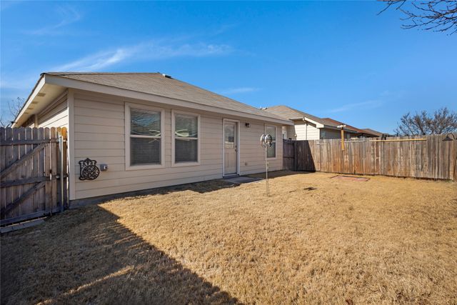 8828 Valley River Drive, Fort Worth, TX 76244