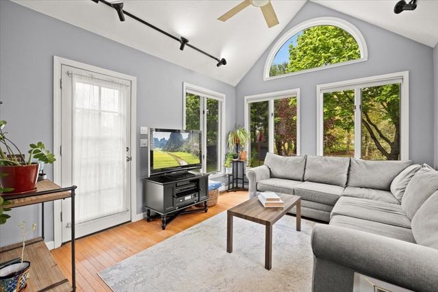 179 Dean St, Mansfield, MA 02048