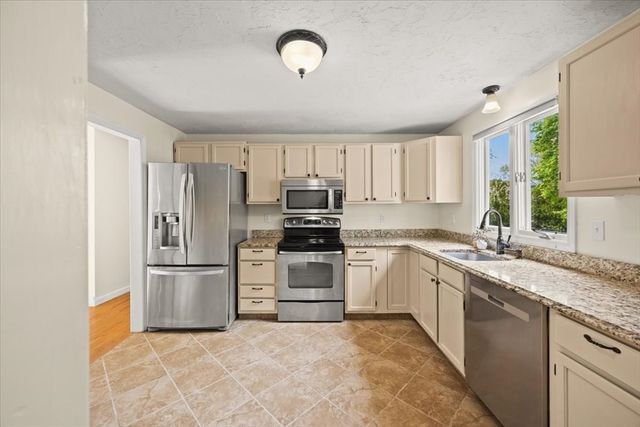 179 Dean St, Mansfield, MA 02048