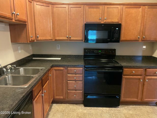 8832 Moody Rd 103, Louisville, KY 40219