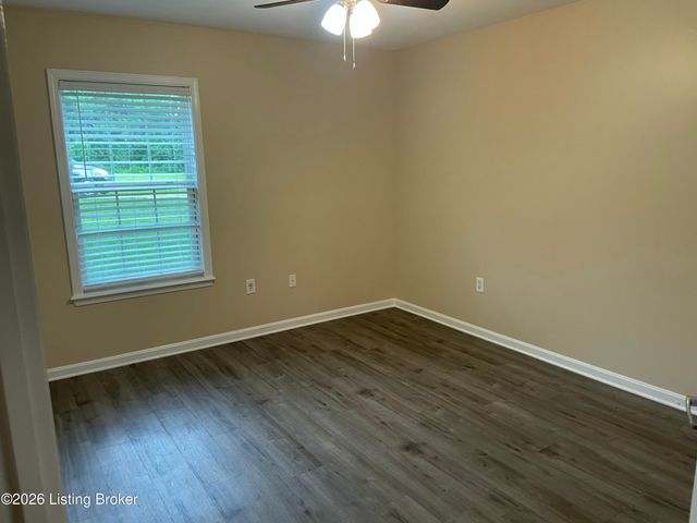 8832 Moody Rd 103, Louisville, KY 40219